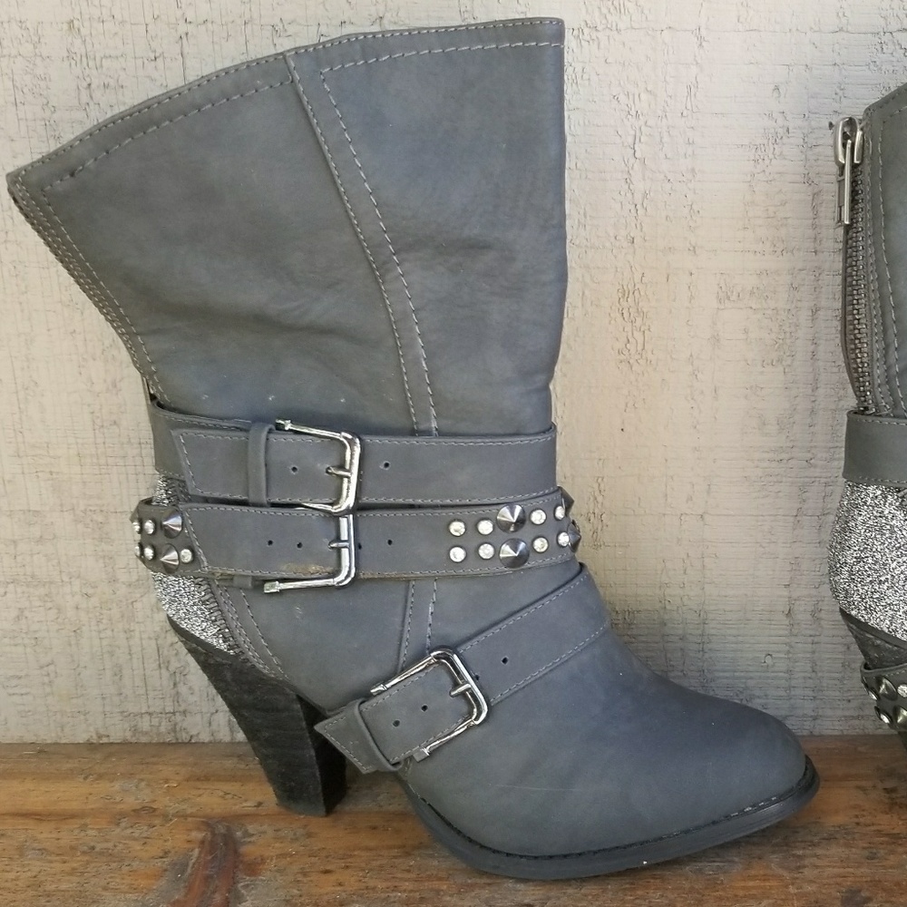 Grey blingin' boots.